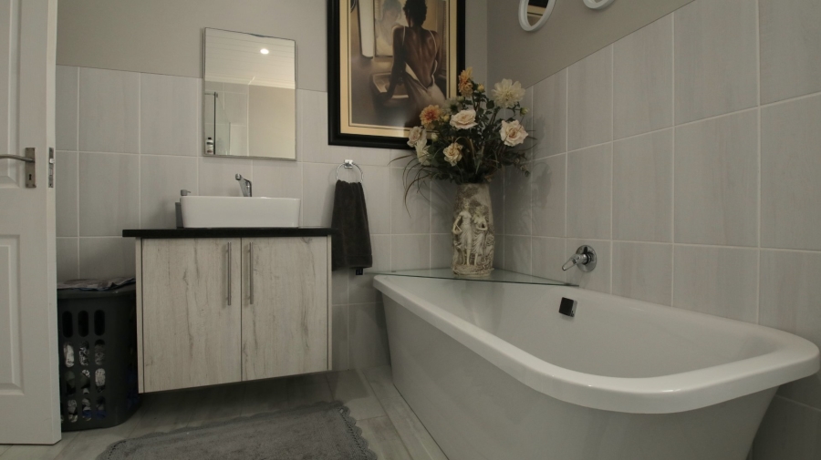 5 Bedroom Property for Sale in Dana Bay Western Cape